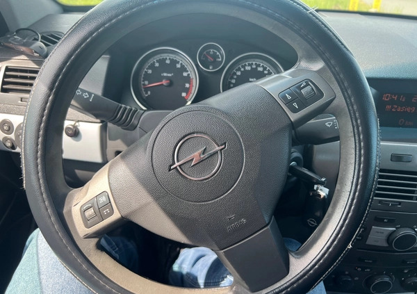 Nissan Qashqai cena 52444 przebieg: 145300, rok produkcji 2016 z Bogatynia małe 596